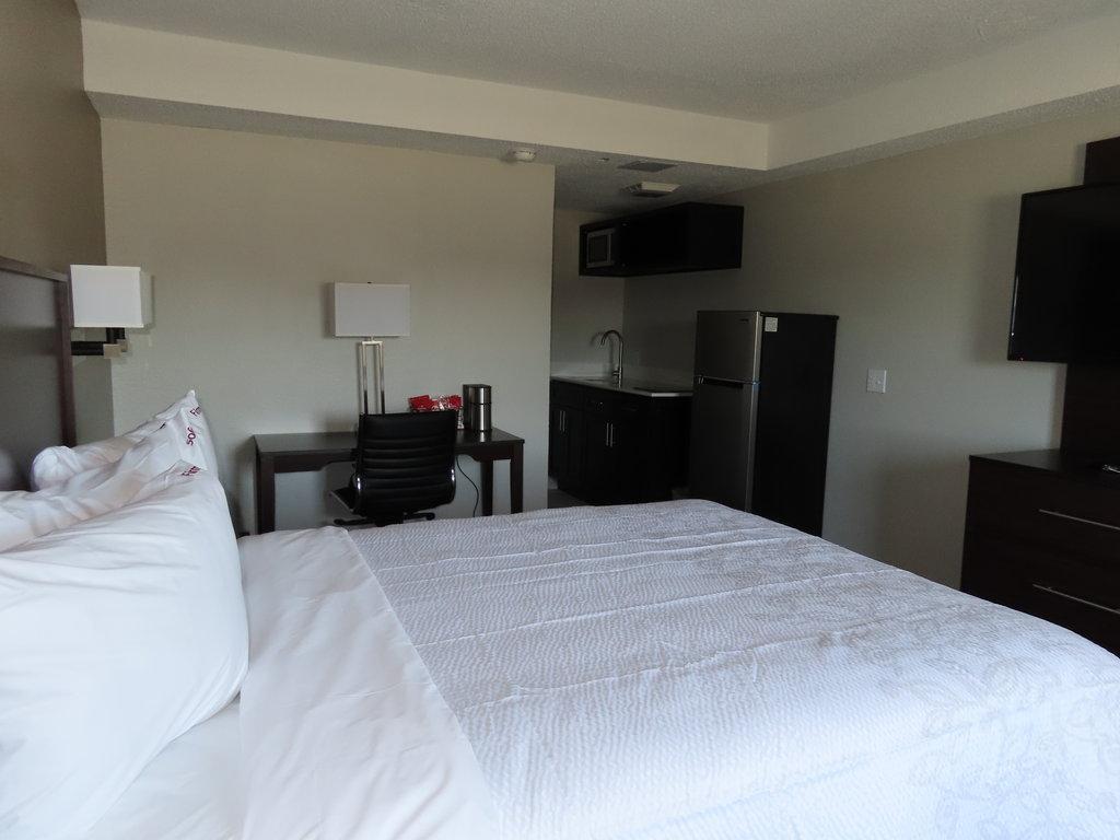 Red Roof Plus+ & Suites Erie Bagian luar foto