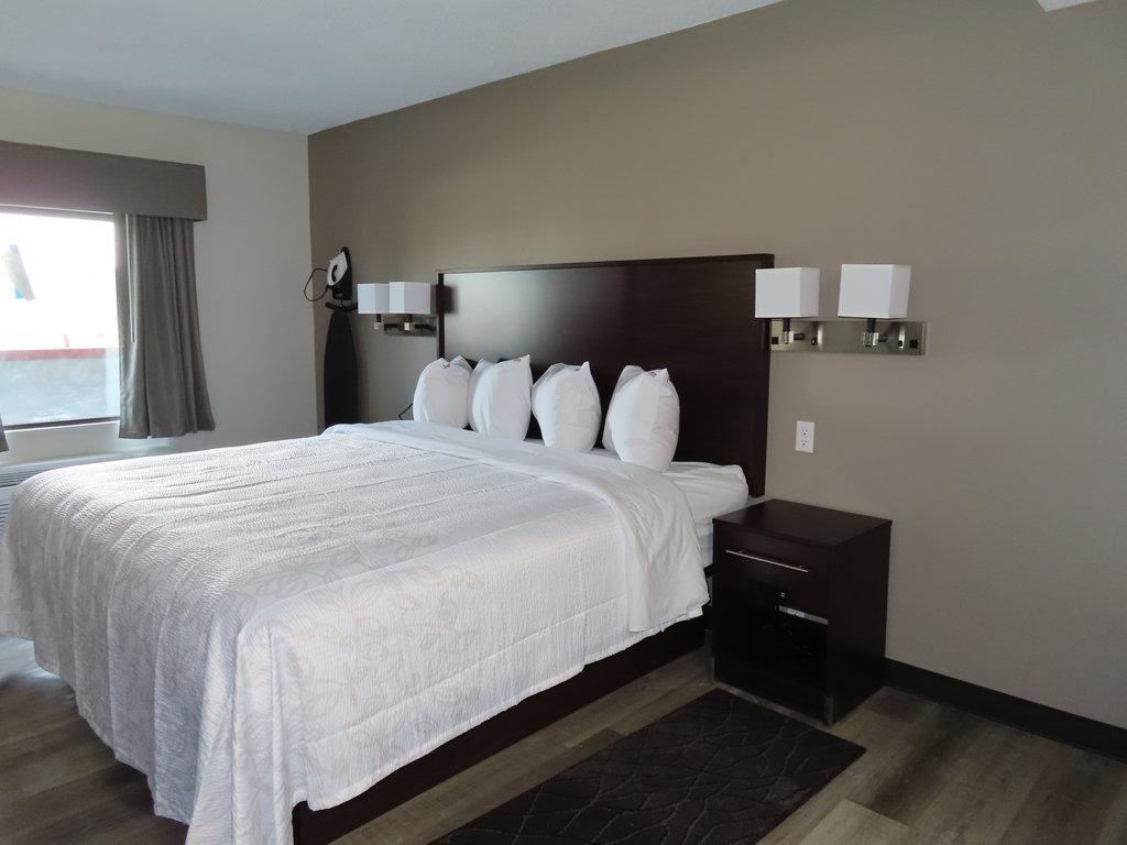 Red Roof Plus+ & Suites Erie Bagian luar foto