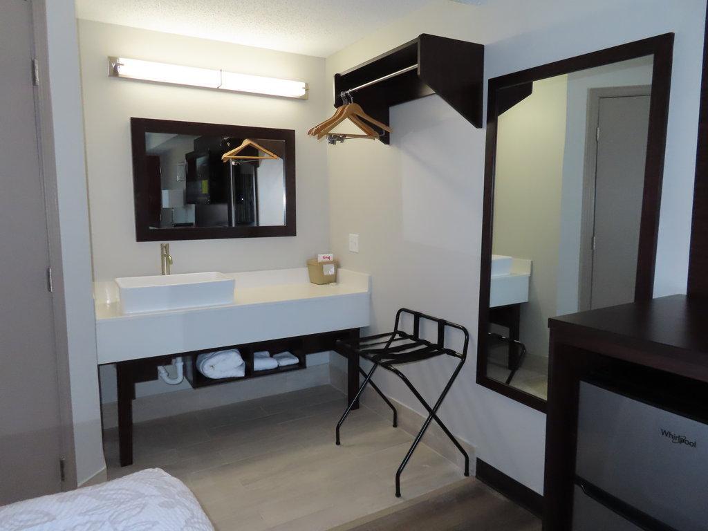 Red Roof Plus+ & Suites Erie Bagian luar foto
