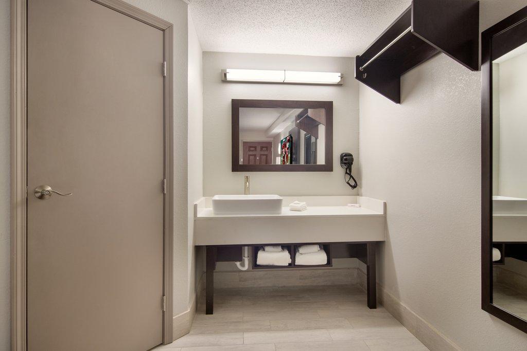 Red Roof Plus+ & Suites Erie Bagian luar foto