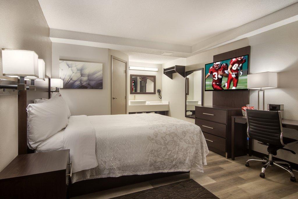Red Roof Plus+ & Suites Erie Bagian luar foto