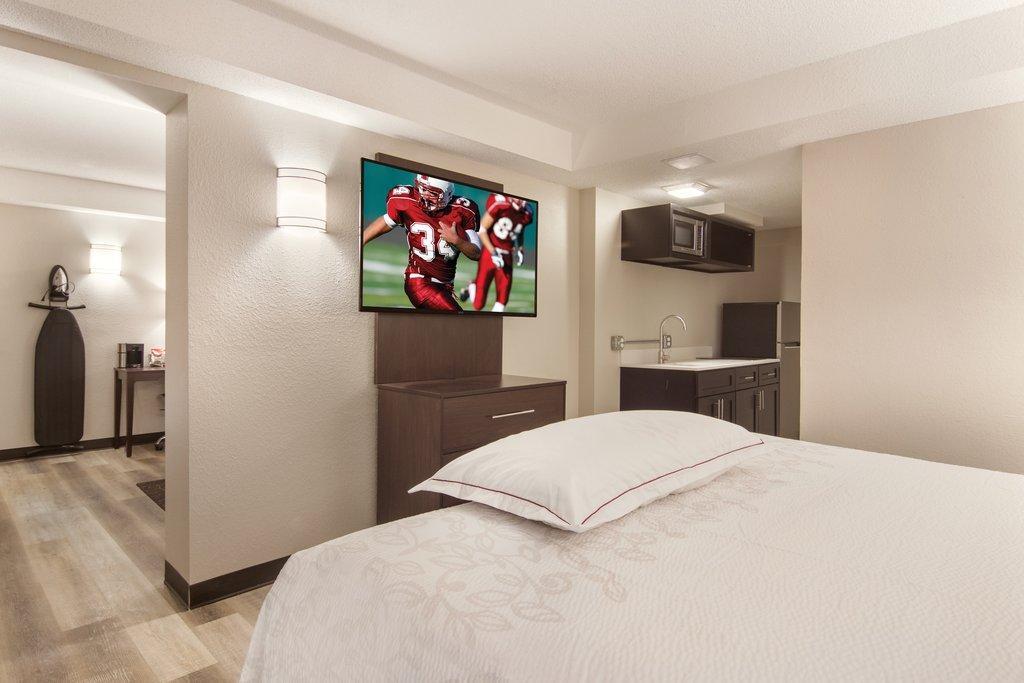 Red Roof Plus+ & Suites Erie Bagian luar foto