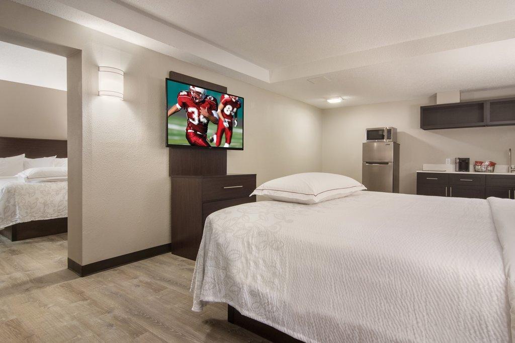 Red Roof Plus+ & Suites Erie Bagian luar foto